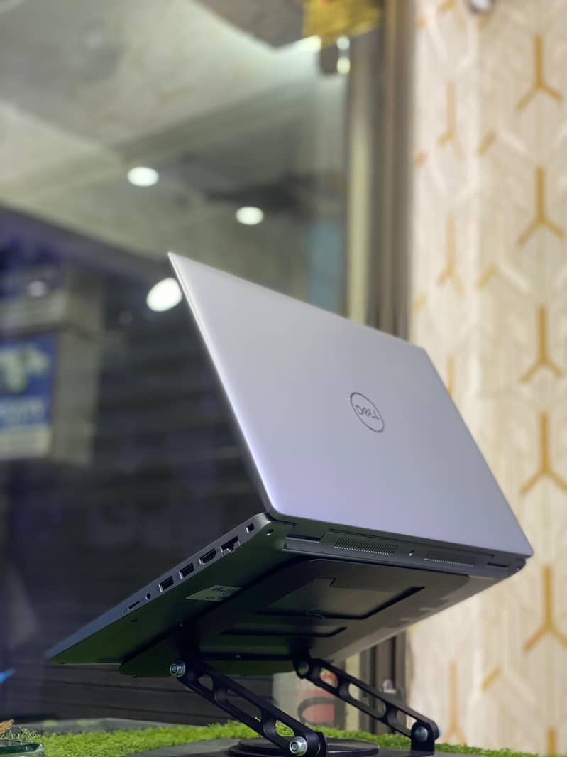 Dell Precision 3560 0