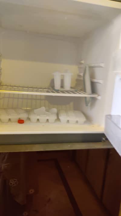 Haier  Refrigerator medium size double door fridge 0320/1576/078