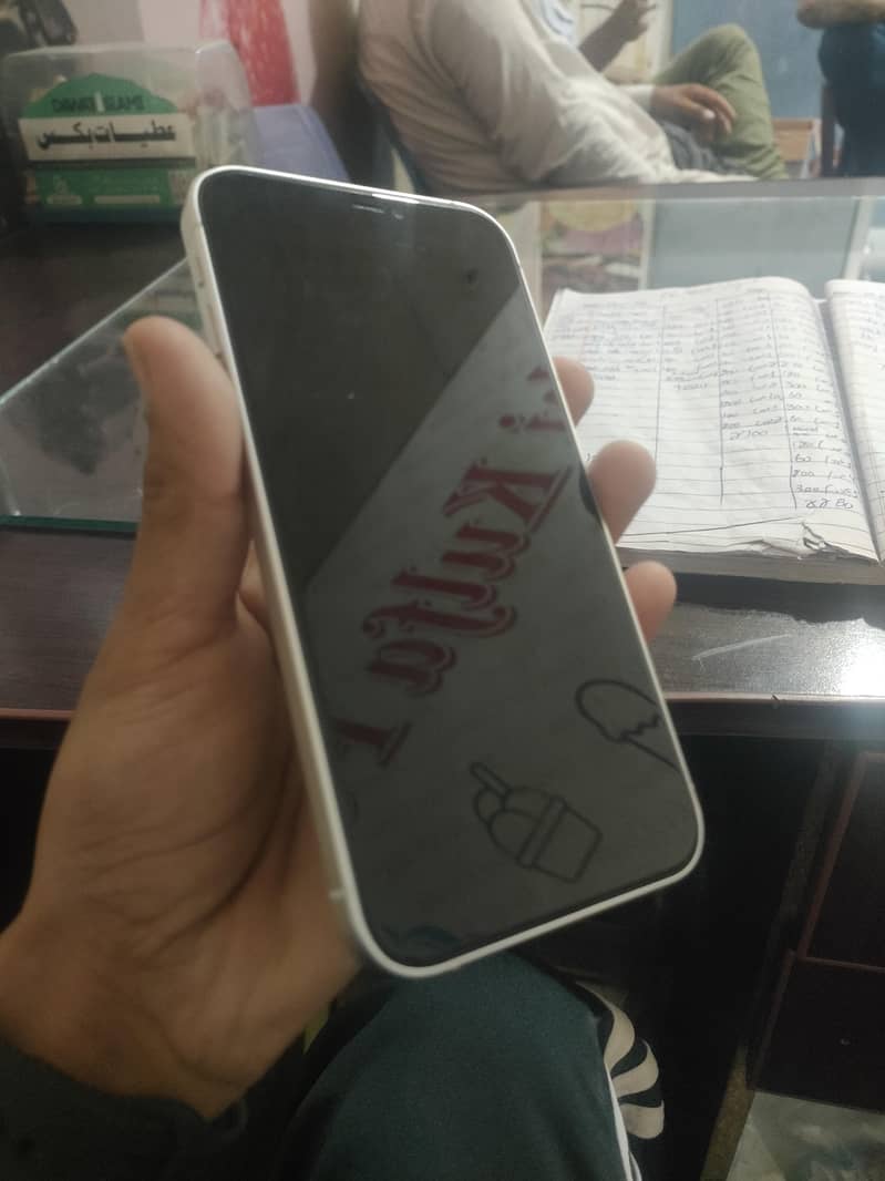 Apple iPhone 11 4