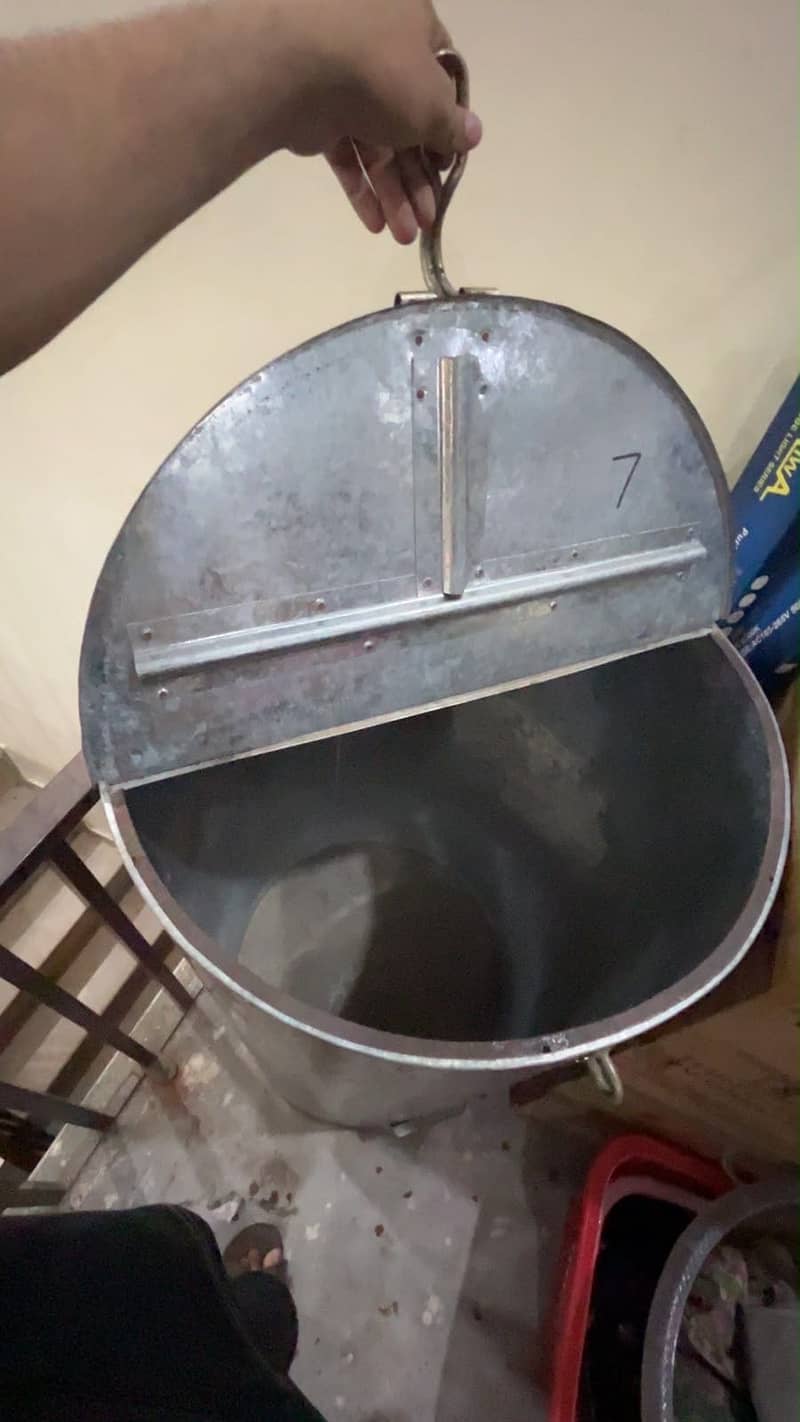 Grain storage container 1