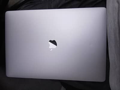 Macbook Pro 2019 i9 16gb 1tb ssd 4gb graphics card 16inch