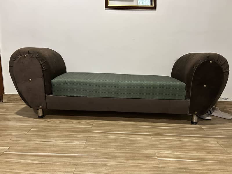 Settee 1