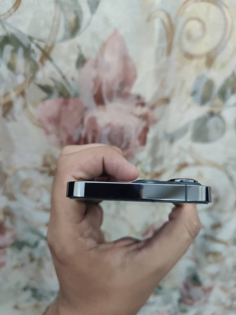 Apple iPhone 13 Pro 1