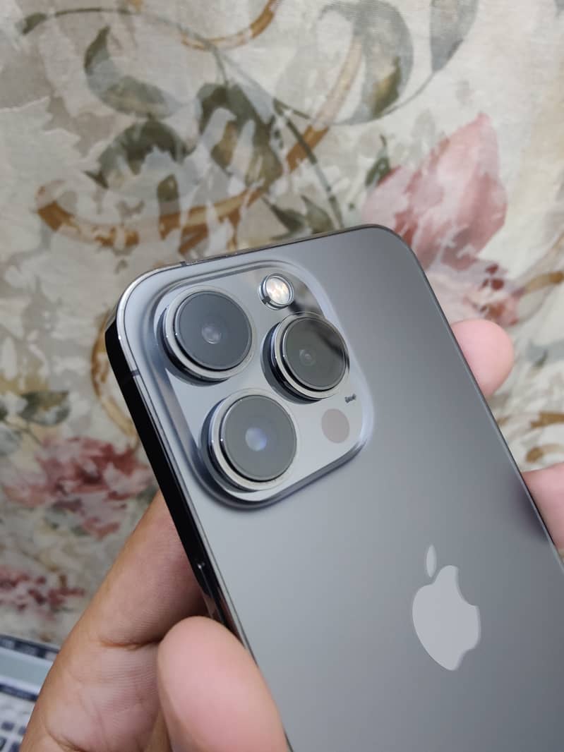 Apple iPhone 13 Pro 4