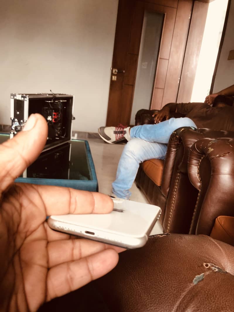 Apple iPhone 11 0