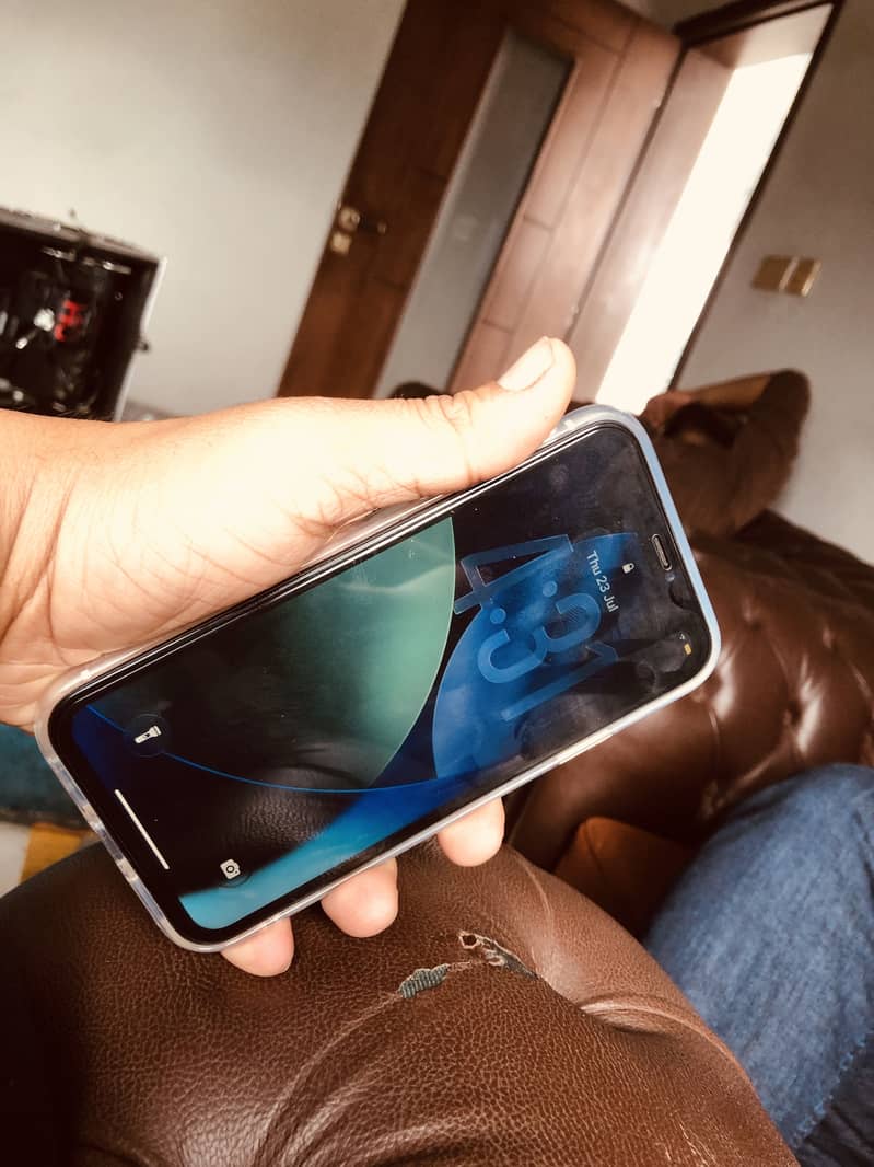 Apple iPhone 11 3