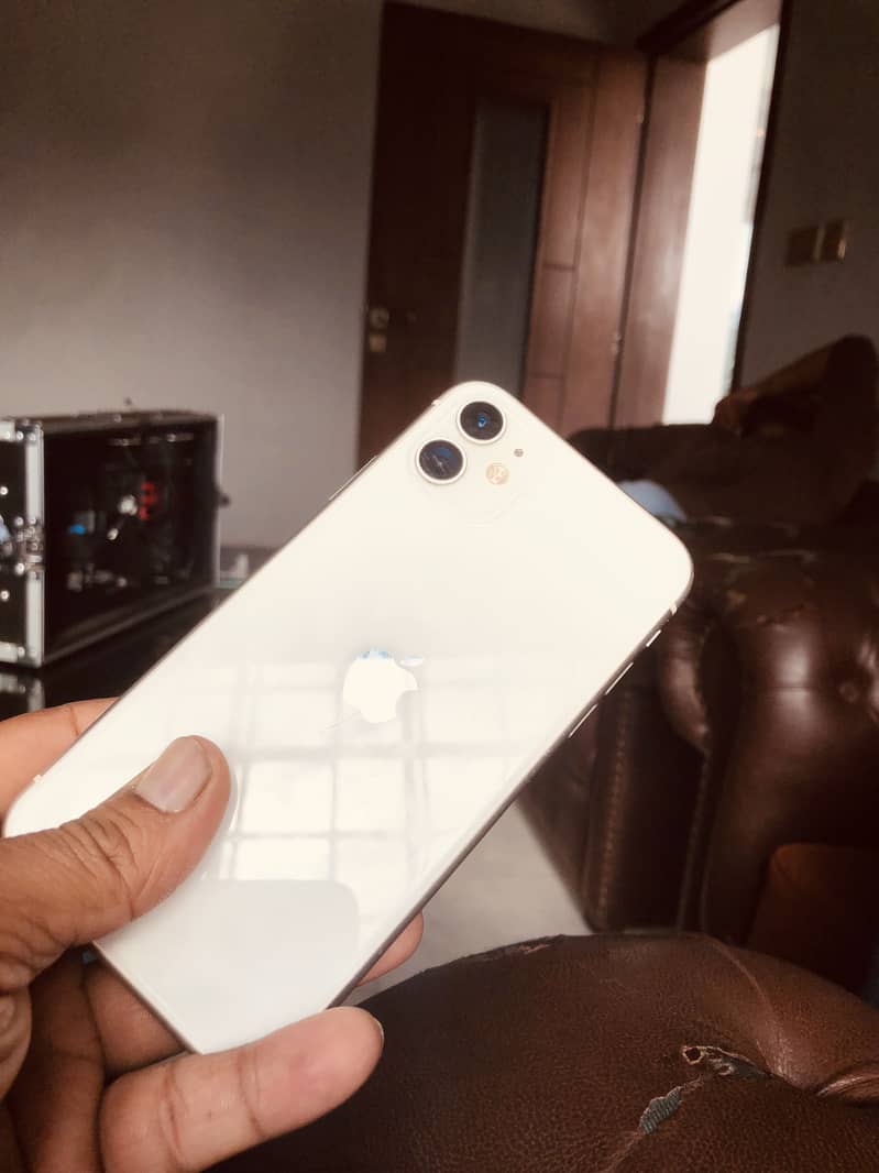 Apple iPhone 11 4