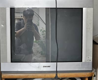 Sony FD Trinitron WEGA 29-Inch Flat Screen CRT TV