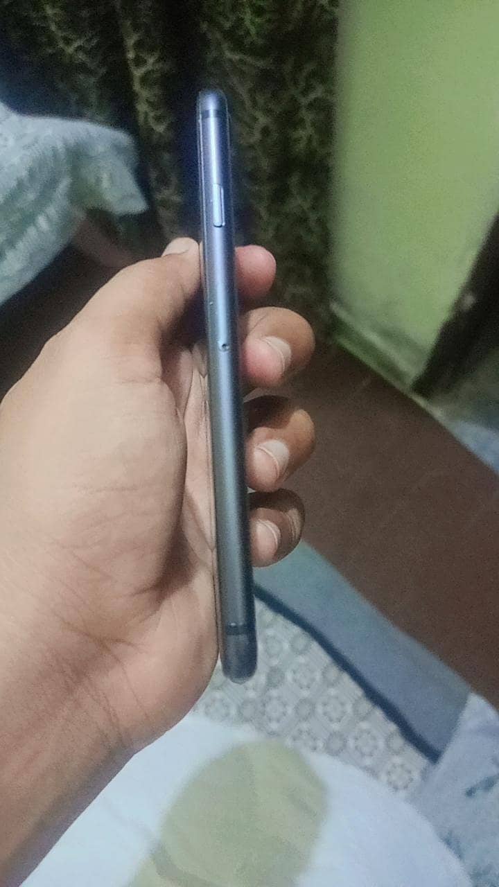 iPhone 8 4