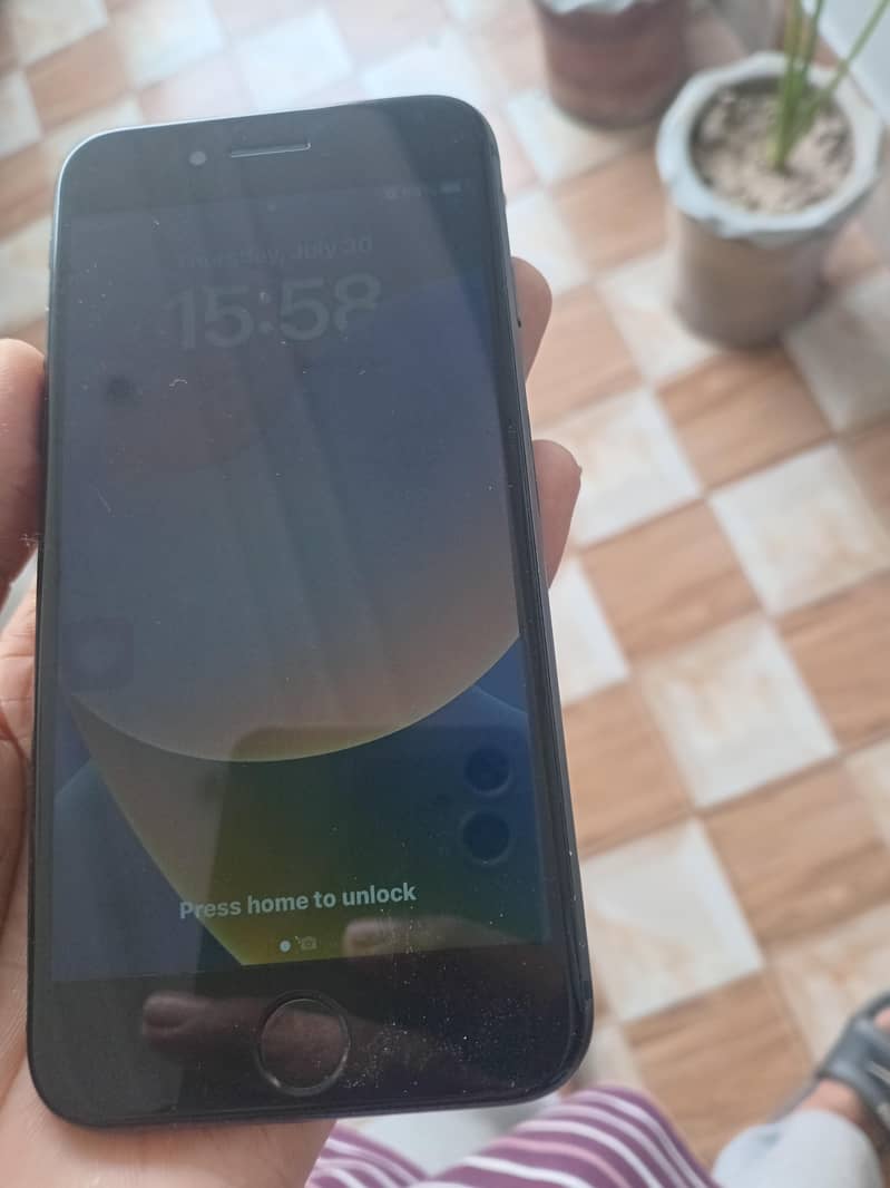 Apple iPhone 8 1