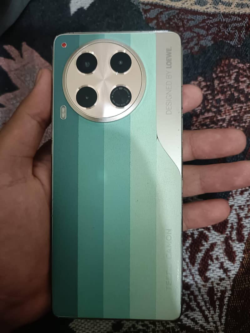 Tecno CAMON 30 1