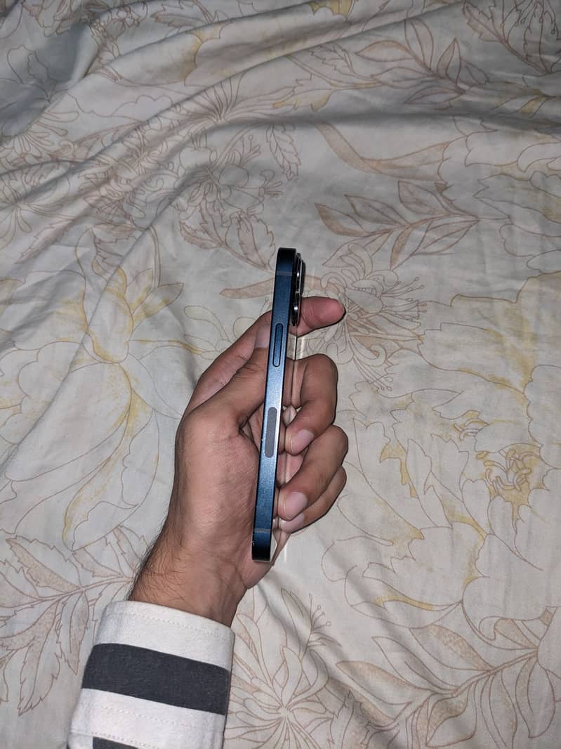Apple iPhone 13 mini 4