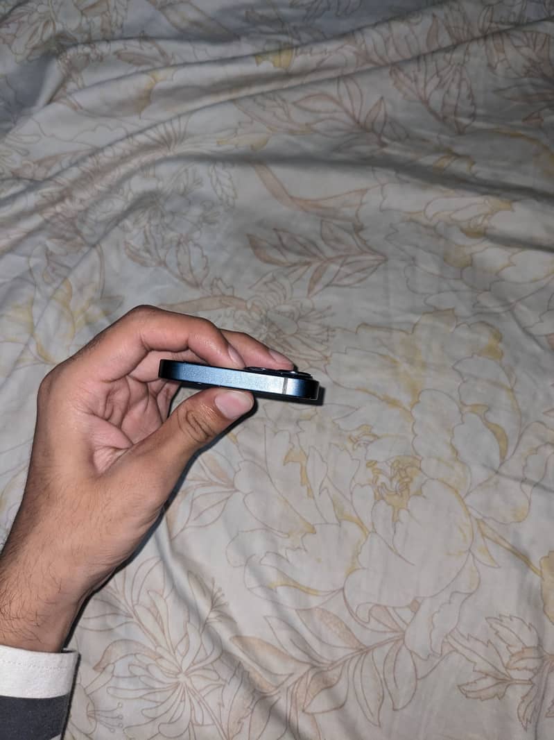 Apple iPhone 13 mini 6