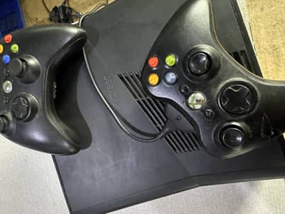 Xbox 360 slim 500 gb 200 plus games 2 controller