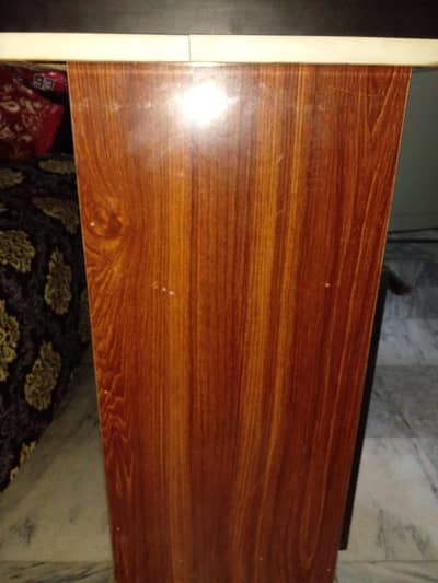 Iron stand+Computer table+HP LCD urgent sale