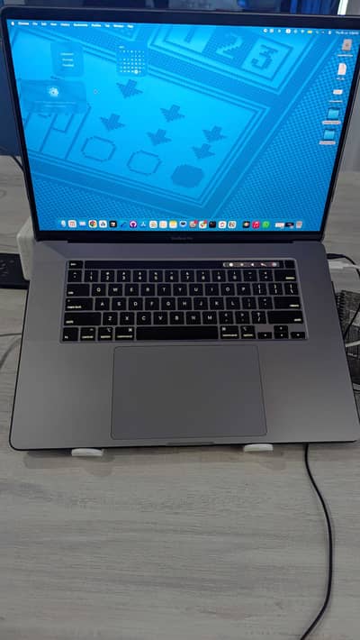 Macbook pro intel 2020, 16/ 1 TB , 10/10 condition