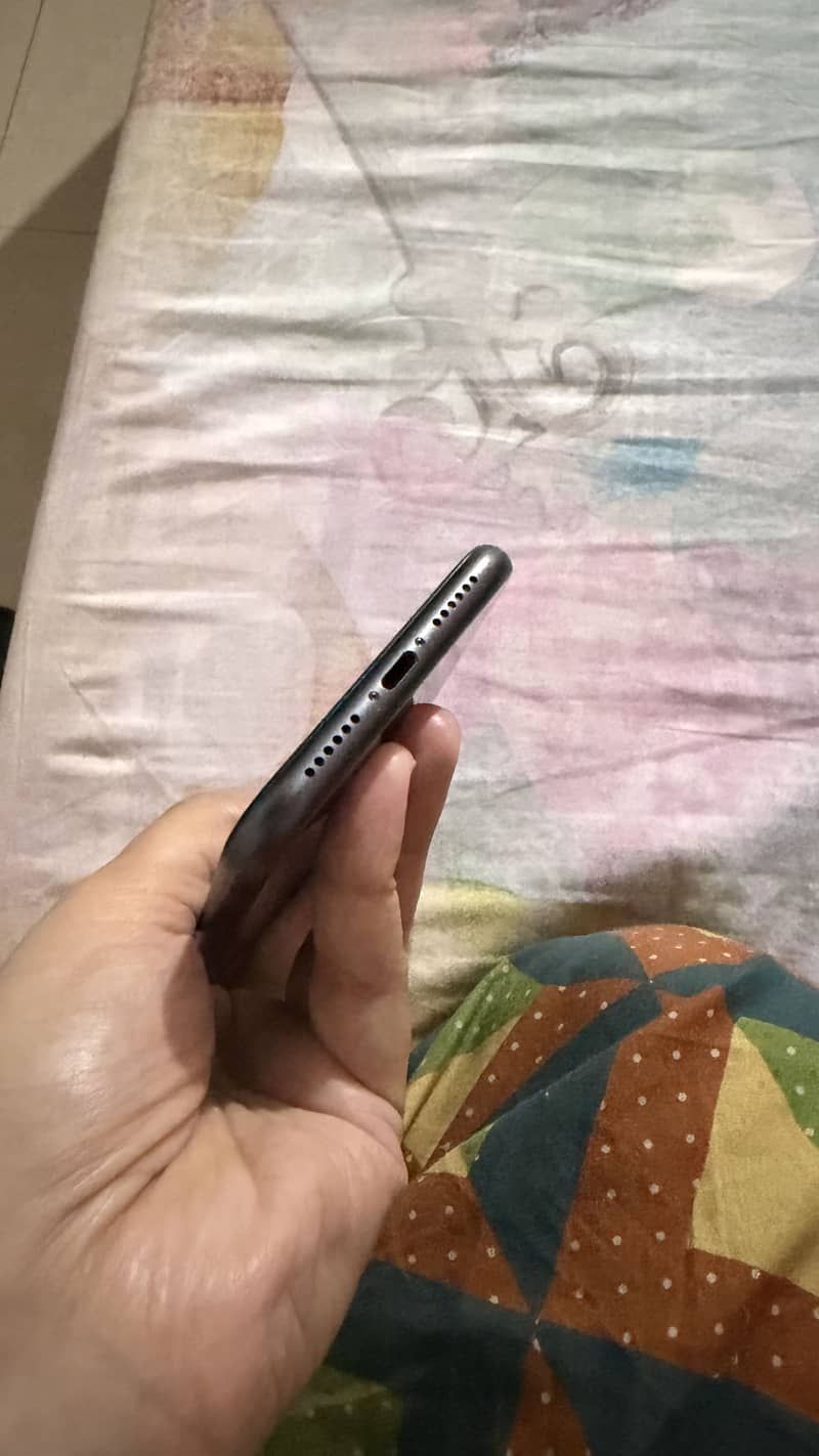 Apple iPhone 11 6