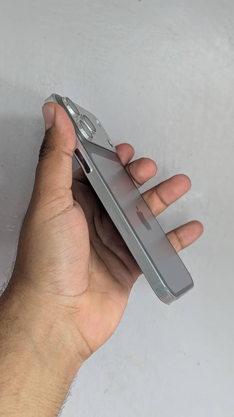 Apple iPhone 14 Pro Max 3