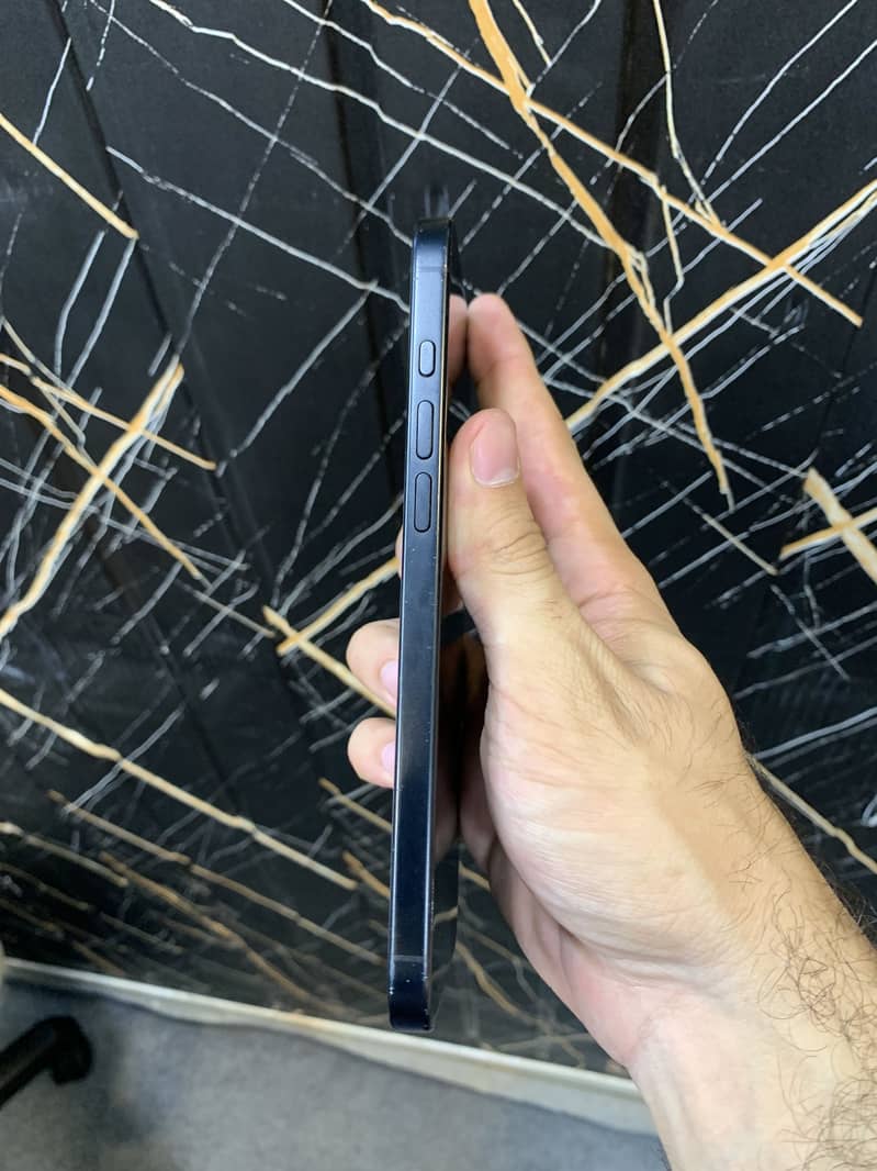 Apple iPhone 16 Plus 0