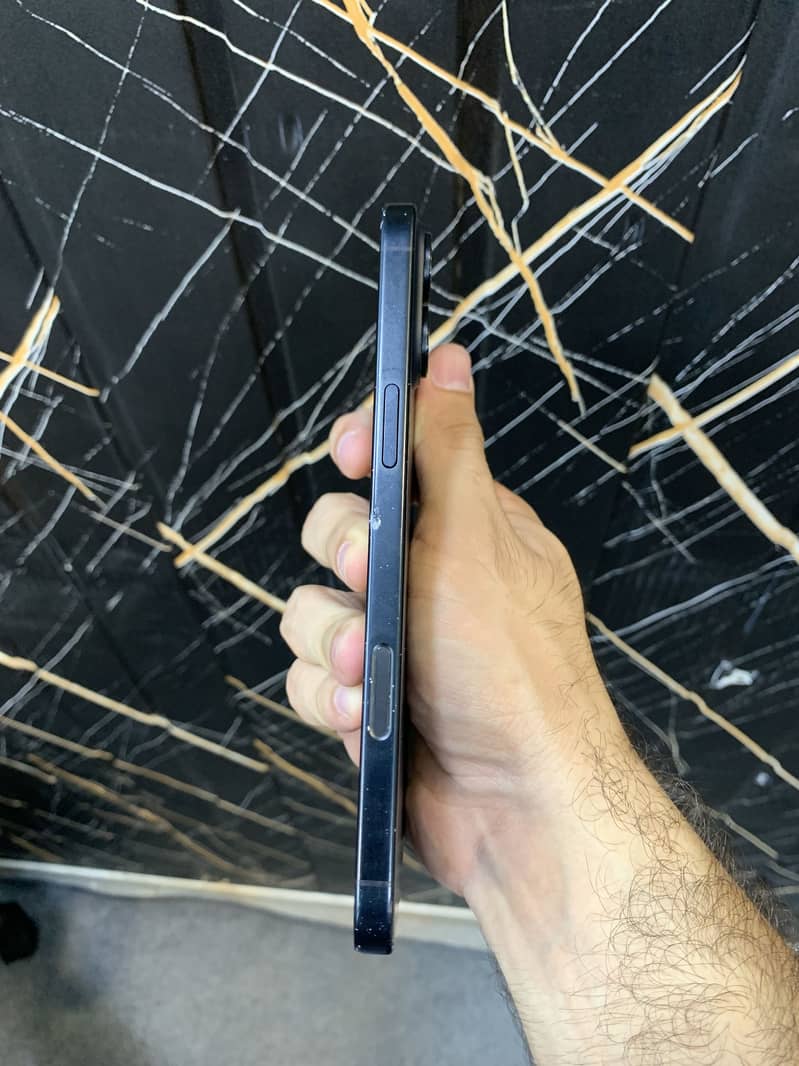 Apple iPhone 16 Plus 1