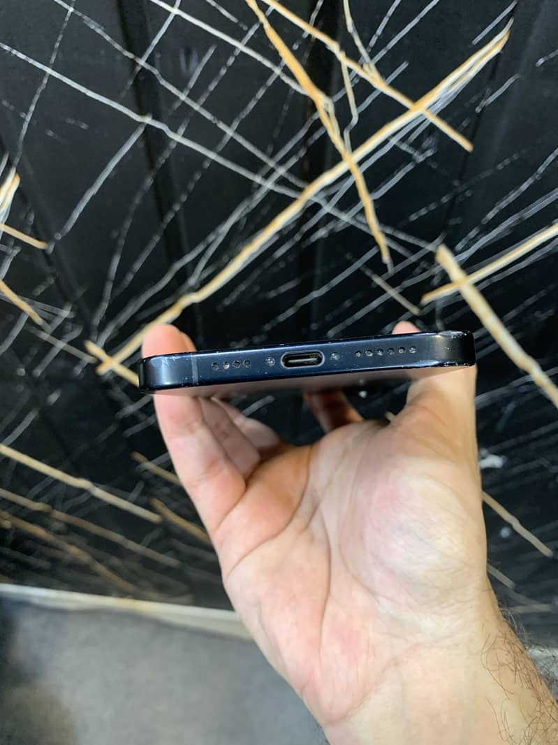 Apple iPhone 16 Plus 2