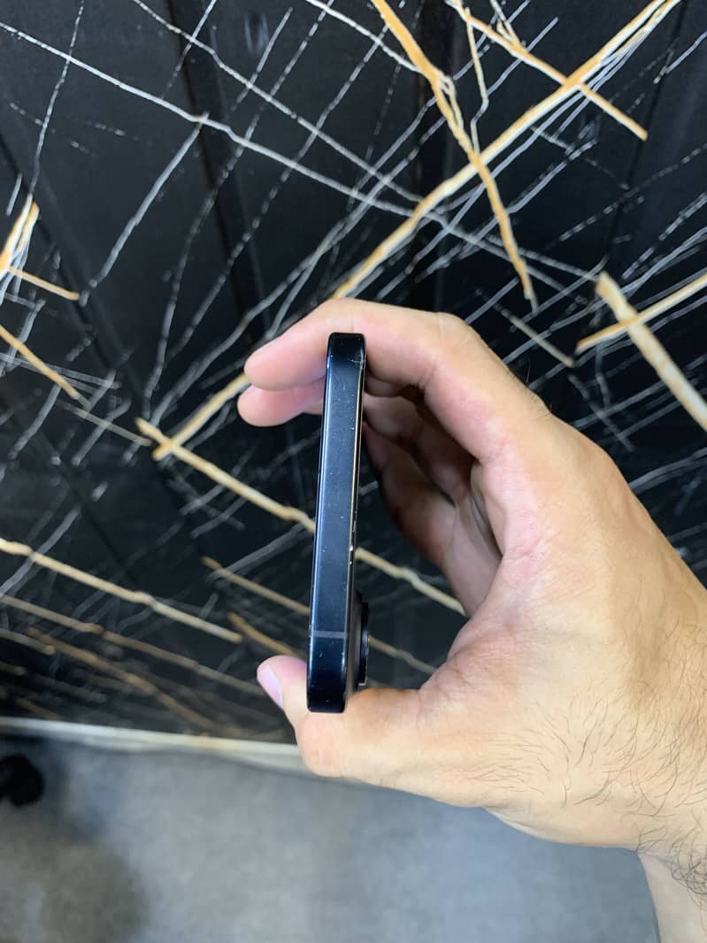 Apple iPhone 16 Plus 3