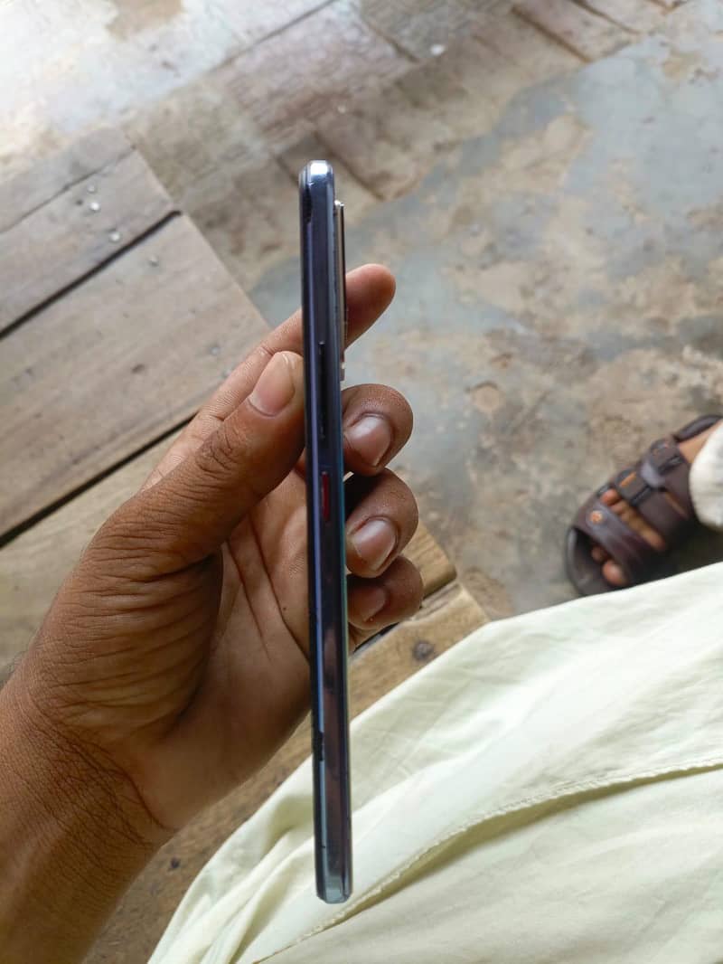 Vivo V21 4