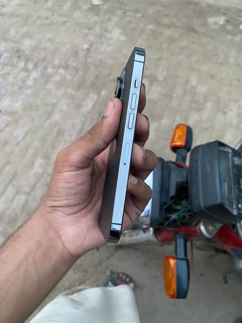 Apple iPhone 13 Pro 1