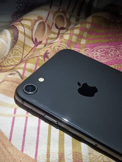 Apple iPhone 8