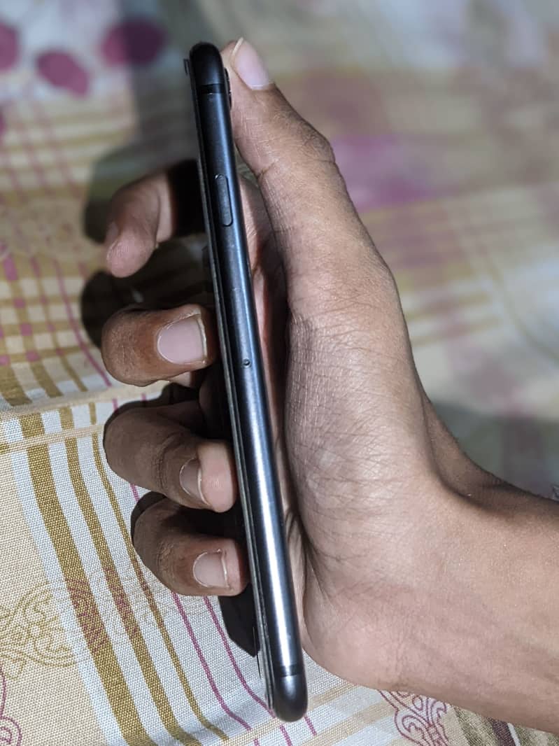 Apple iPhone 8 3