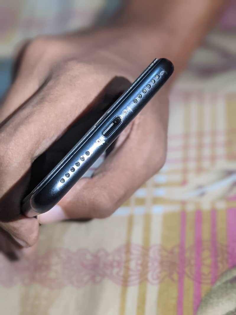 Apple iPhone 8 5