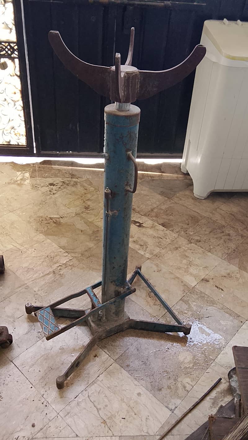 car jacks 1
