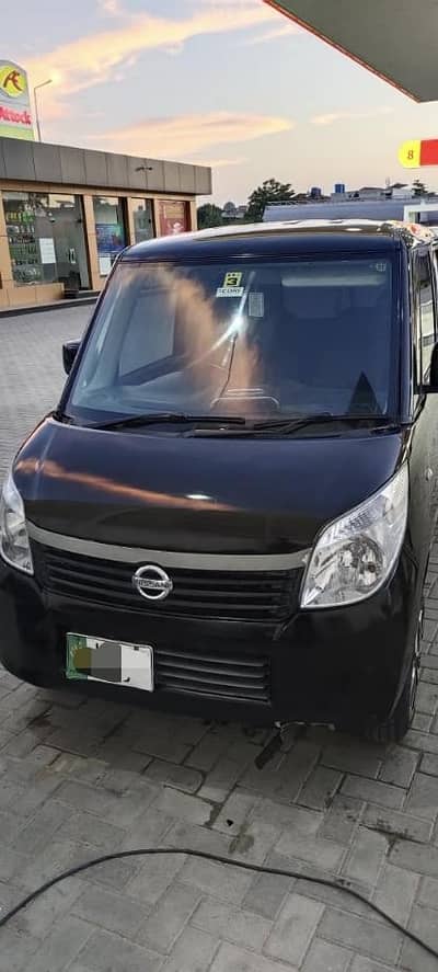 Nissan Roox 2012