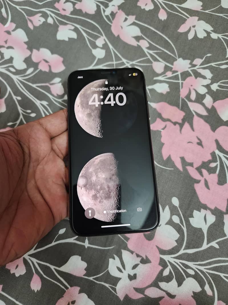 Apple iPhone X 4