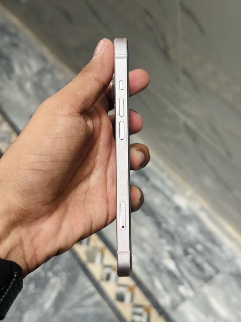 Apple iPhone 13 1