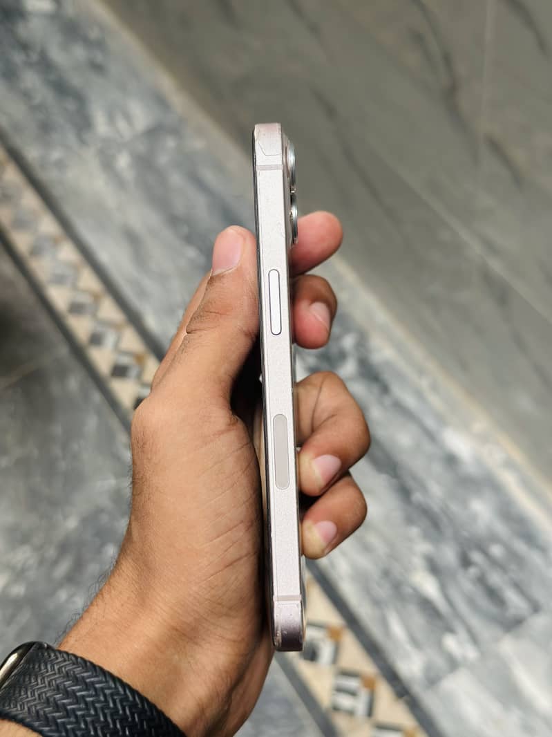 Apple iPhone 13 4