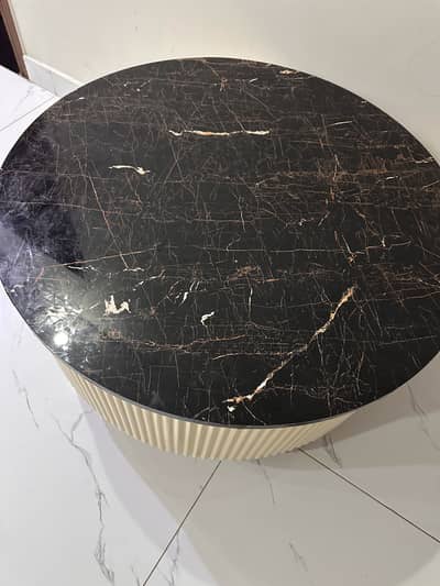 Center table in good confition