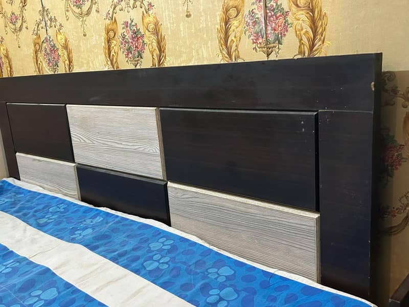 Bed Set, Almari, Dressing table 3