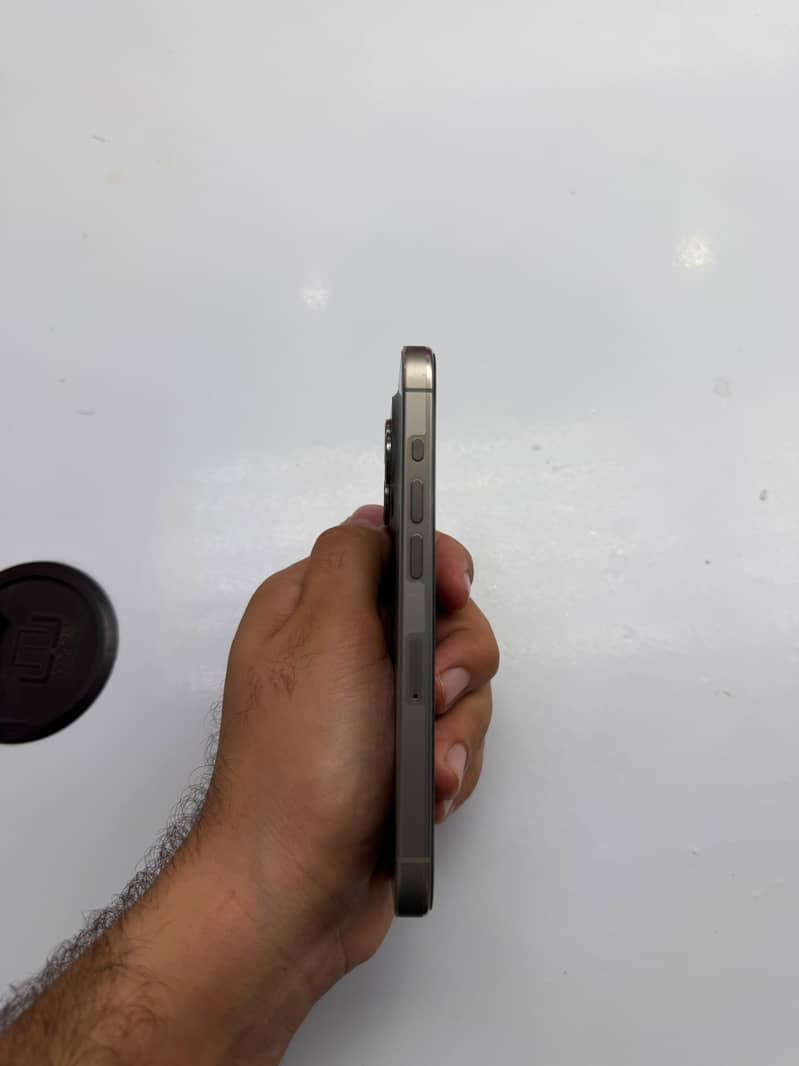 Apple iPhone 15 Pro 3