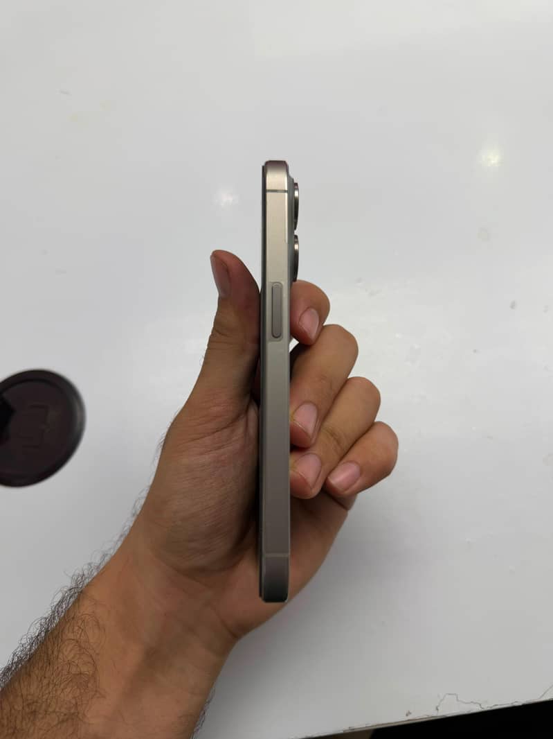 Apple iPhone 15 Pro 4
