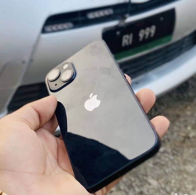 Apple iPhone 13 2