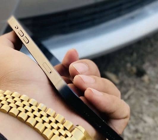 Apple iPhone 13 4