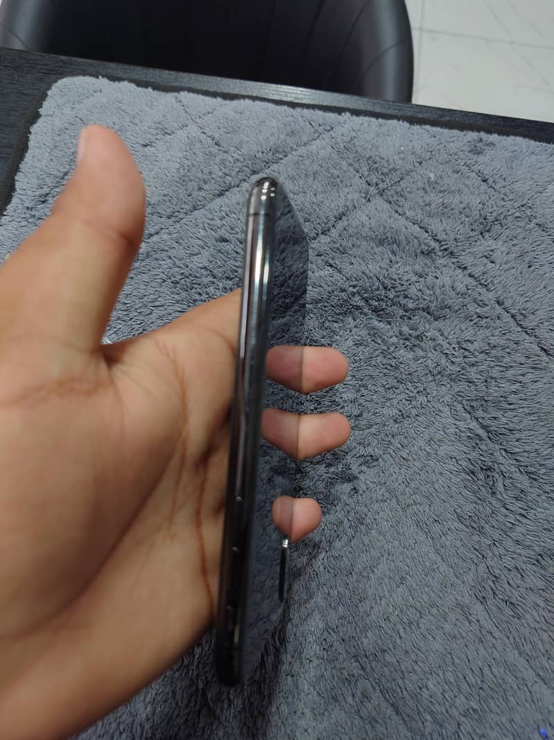 Apple iPhone X 3