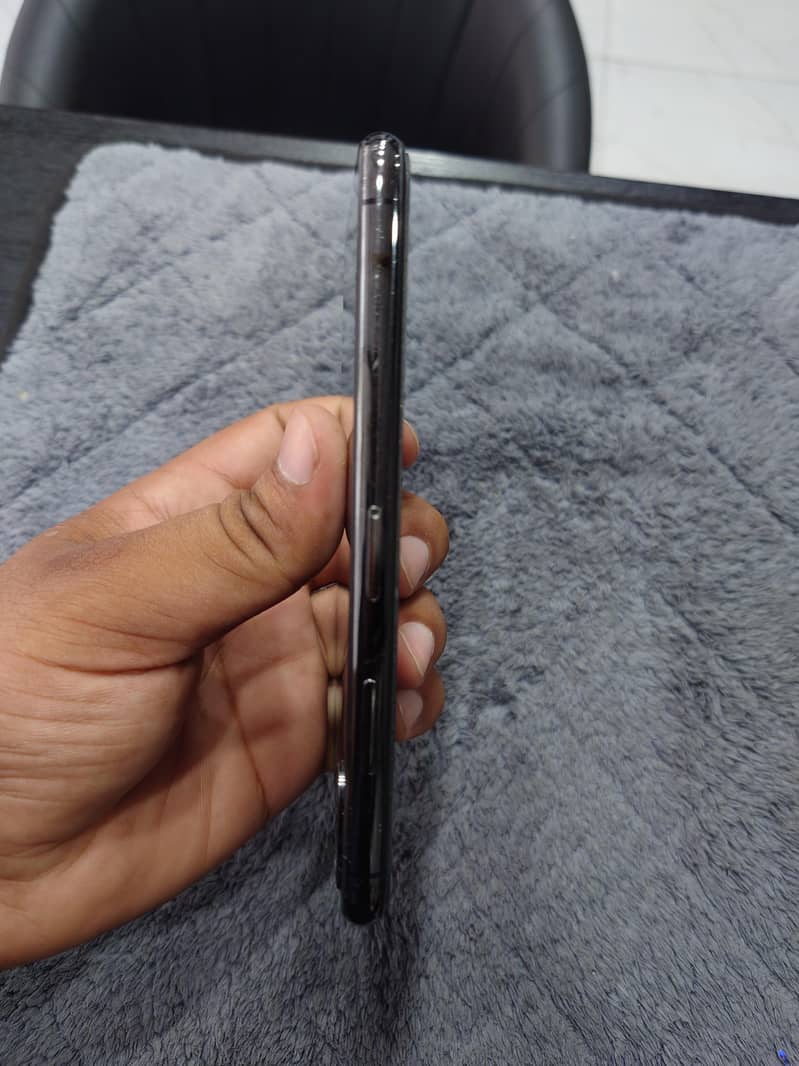 Apple iPhone X 4