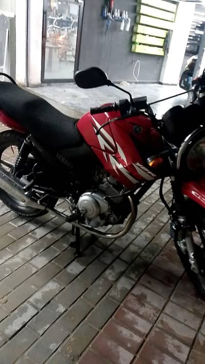 yahama 2017 model one hand use just like new for sale