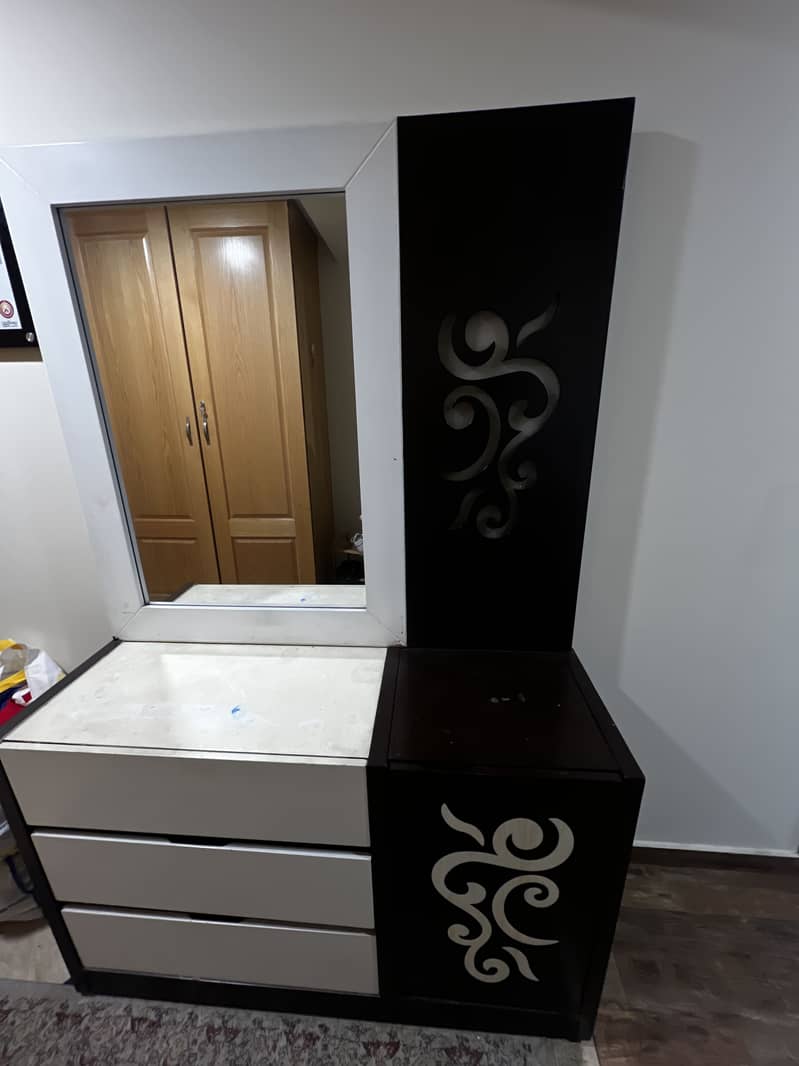 Kingsize Bed Set with Dressing Table 4