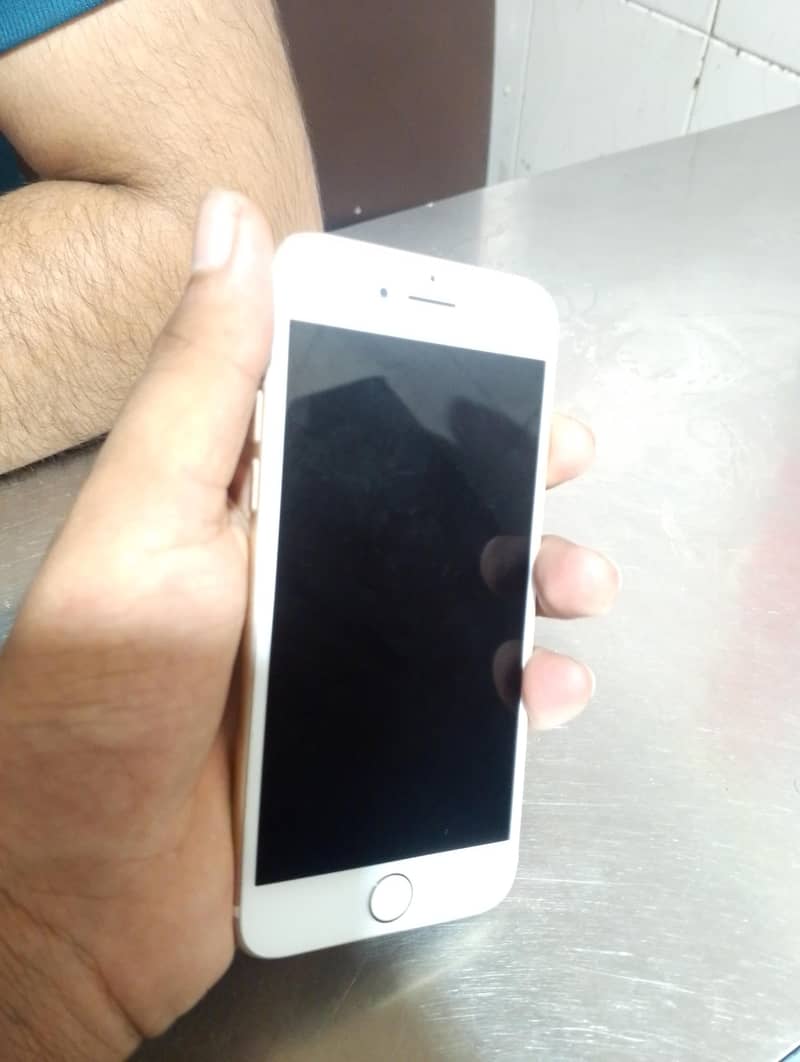 Apple iPhone 7 0