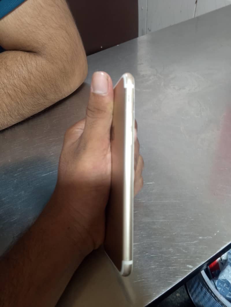 Apple iPhone 7 2