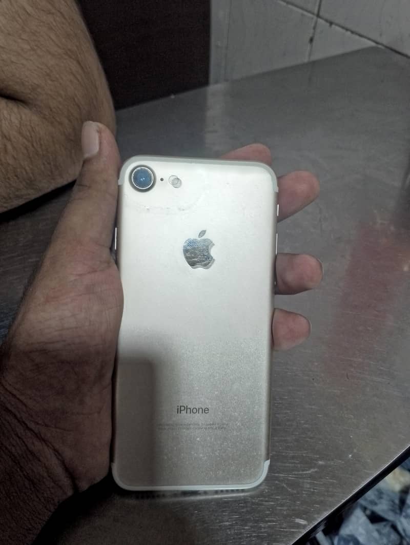 Apple iPhone 7 3