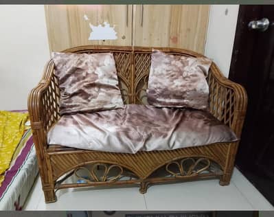 can ka 1 2 3 seter sofa with center table or sath me CHOTI table b he